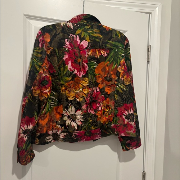 Floral open jacket 
Chicos size 1 
 53% rayon 33% silk - Picture 4 of 4